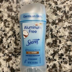 Secret Aluminum-Free Deodorant with pH Balancing Minerals, Hint of Coconut - NEW